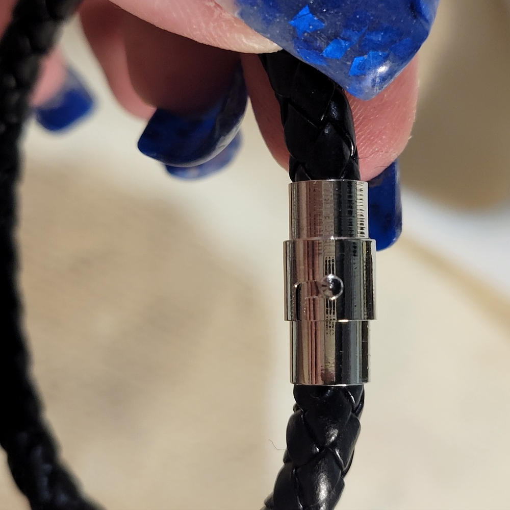 Leather braided bracelet with silver clasp. 😍 - Picture 4 of 5